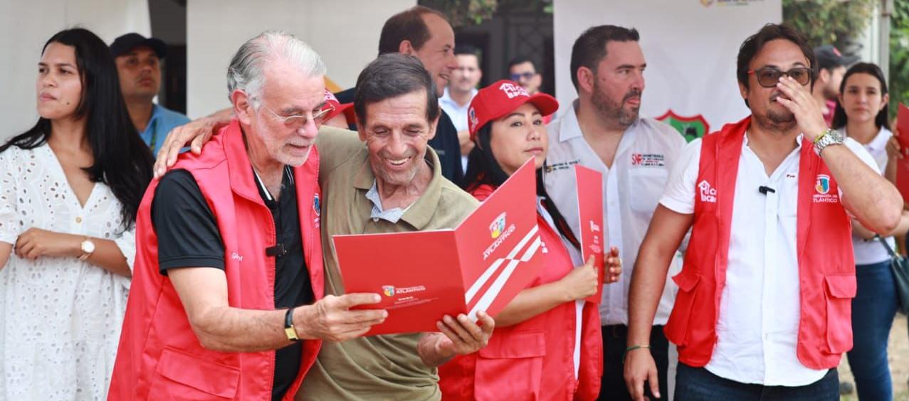 “Con La Entrega De 550 Títulos De Propiedad, Le Cumplimos A Juan De ...